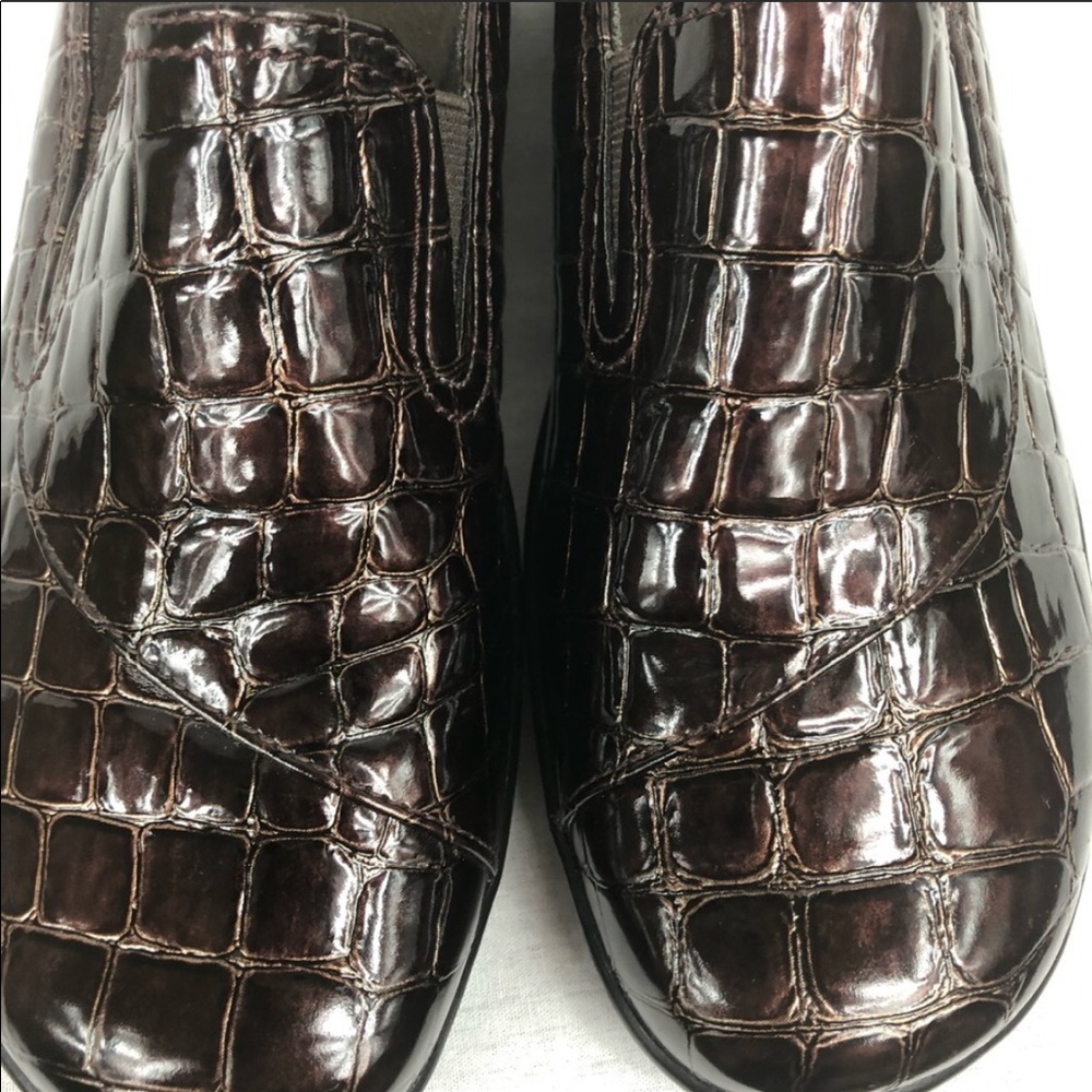 Clarks Bendable Alligator Print Slip On Shoes 9w - image 4